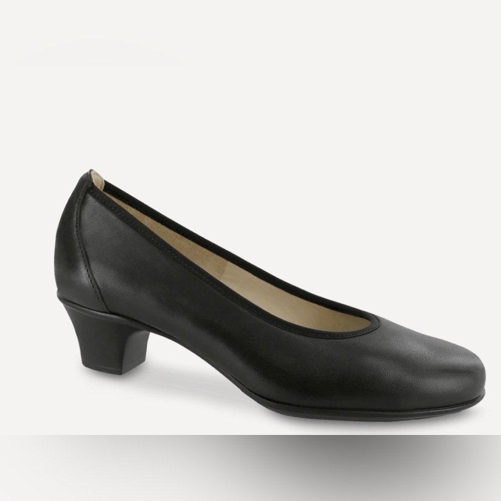 SAS Pump - Black Women's Low Heel Dress ShoeIn Great Condition.
